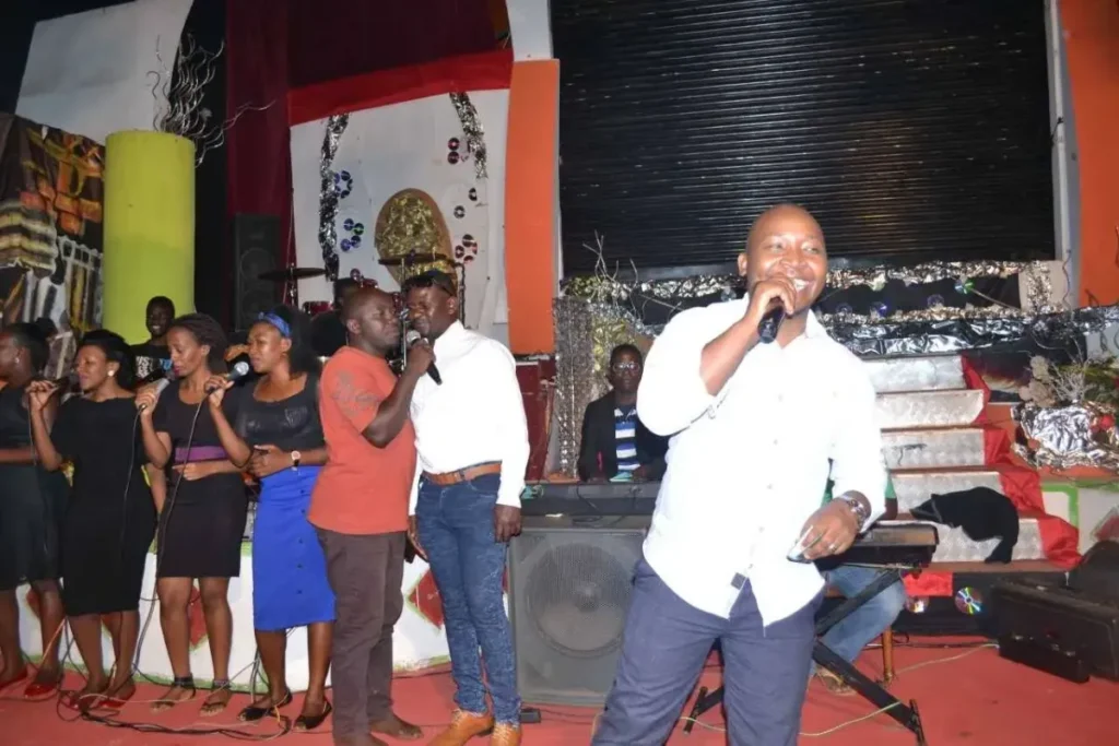 Pastor Twina Herbert sing