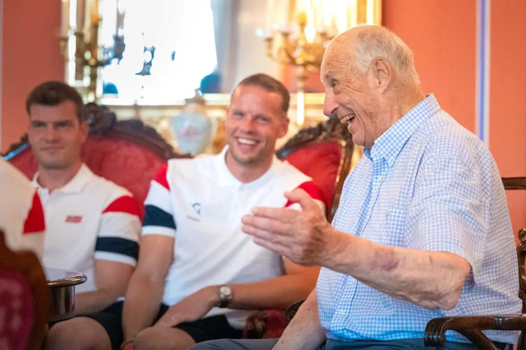 King Harald with Norways World Cup soccer team in July 2026.