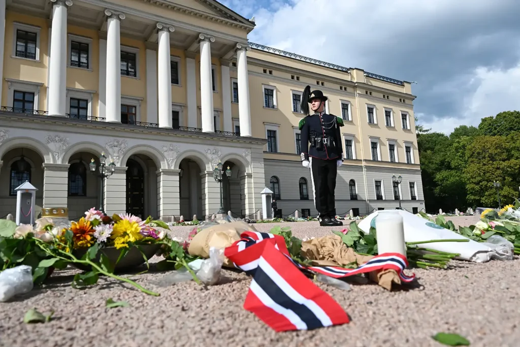 Well wishers laid flowers in the Palace Square to pay their respects to King Harald of Norway as he remained in the hospital on Aug. 27, 2026